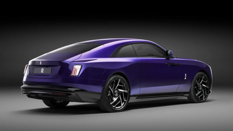 Rolls-Royce Spectre 2025 представлен в версии Black Badge