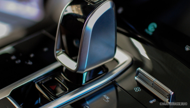 В автосервисе раскрыли все возможности кнопки Shift Lock, о которых никто не догадывался