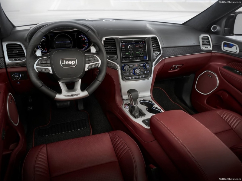 В Jeep Grand Cherokee могут отказать важнейшие системы безопасности: под отзыв попало 49 машин