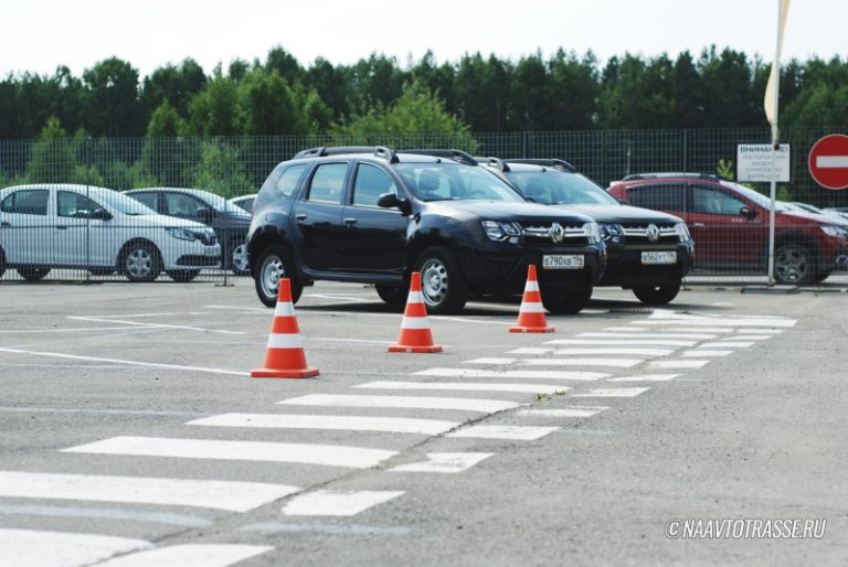 Автоэксперты выяснили, почему все производители машин избавляются от дилеров
