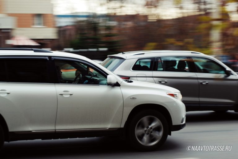 Автоинструктор перечислил правила, которые необходимо соблюдать на трассе: о них все забывают