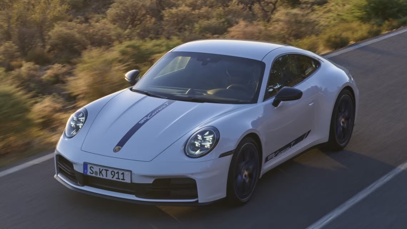 Porsche 911 Carrera 2025 стоит, как топовый Chevrolet Corvette