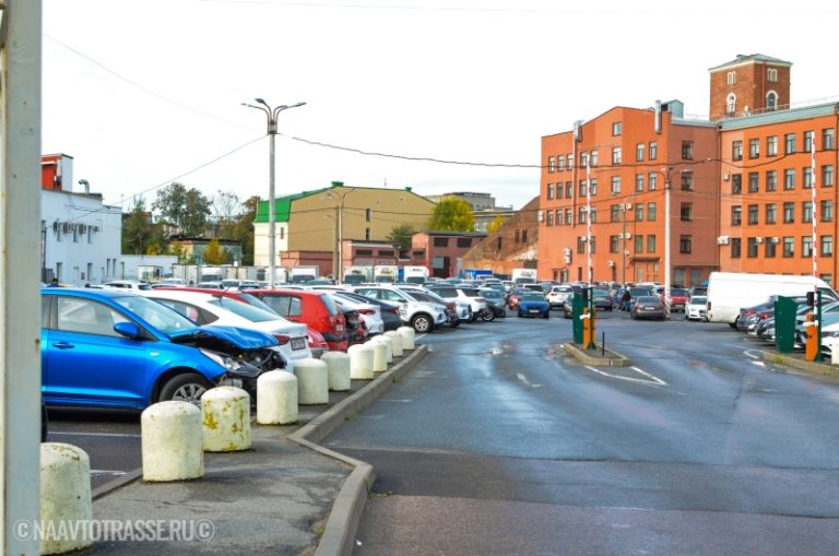 Автоюрист прокомментировал, законно ли лишение прав за распитие спиртного в припаркованной машине