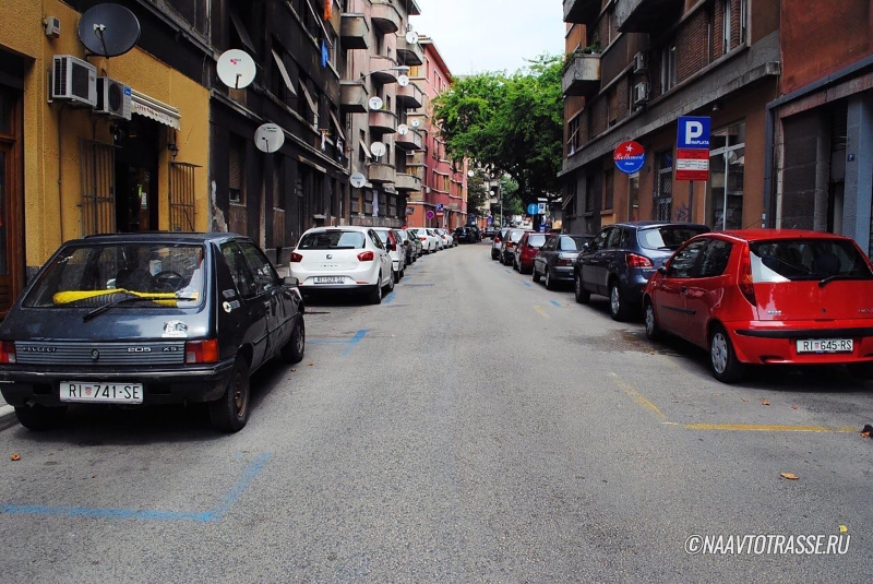 Автоюрист раскрыл, какие документы показать гаишнику, если он подошел к припаркованному авто