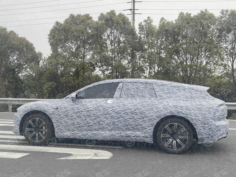 Концепт-кар Audi E замечен на дорожных тестах в серийном варианте за несколько дней до дебюта