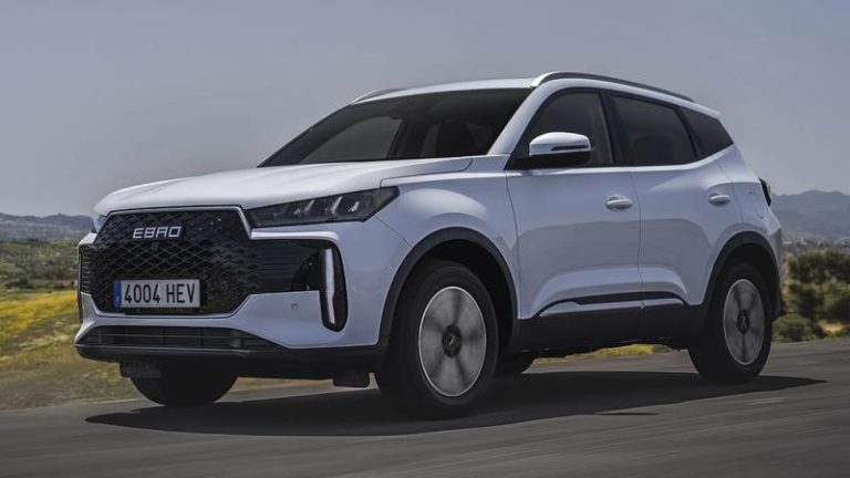 EBRO S400 2025: доступный гибридный SUV с богатым оснащением