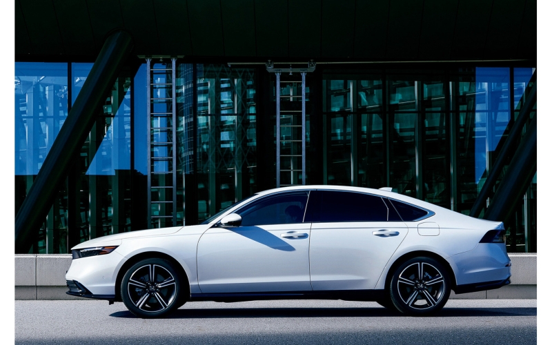 Honda Accord 2025 вышла на рынок с системой "без рук"