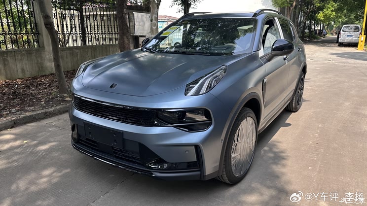 Lynk&Co 01 2025: обновленный кроссовер выйдет в июне