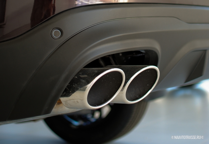 Перекуп объяснил, зачем он подносит чистый лист к бумаге к выхлопной трубе