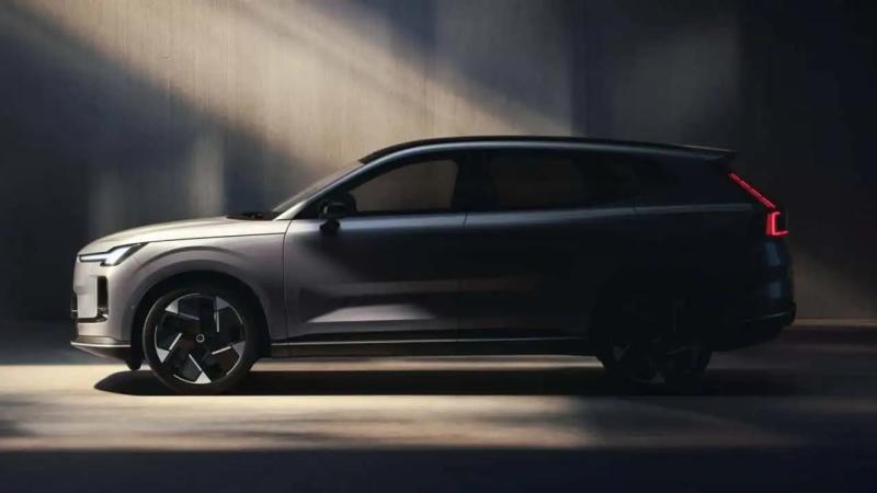 Volvo XC70 2025: SUV с электродвигателем и удлиненным пробегом