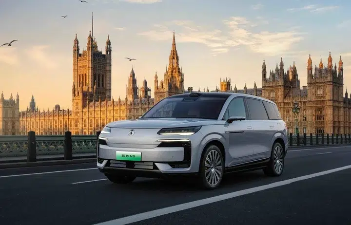 BYD Denza N9 2025 года приобрел беспилотный дрон