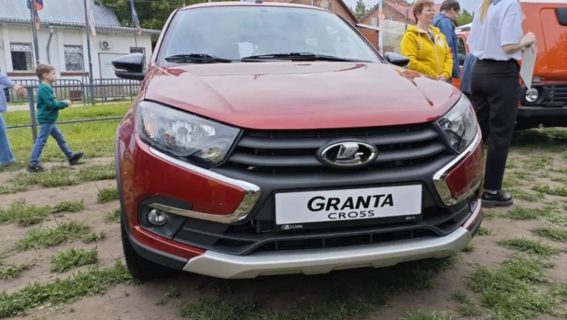 Lada Granta 2025 выйдет в новом исполнении Active Cross
