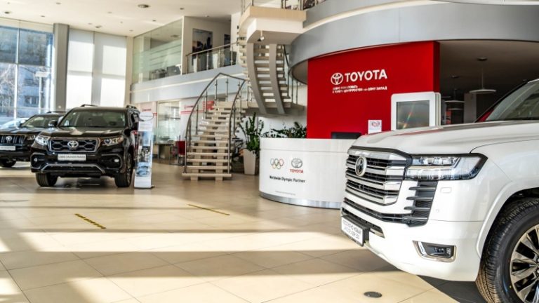 Легендарные Toyota вновь продают в России с гарантией. Где их можно купить
