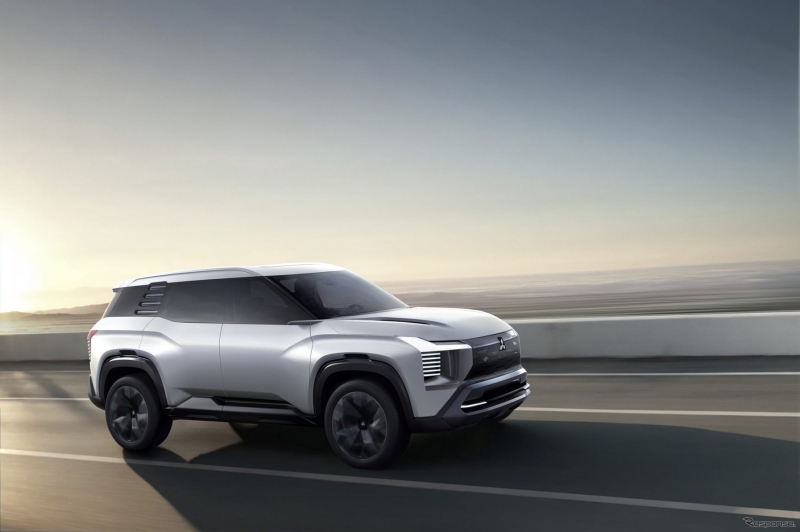 Новый 7-местный кроссовер Mitsubishi DST представят до конца года в серийной версии