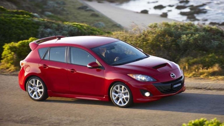 Они едут как спорткары. Названы 10 дешевых автомобилей со спортивным характером