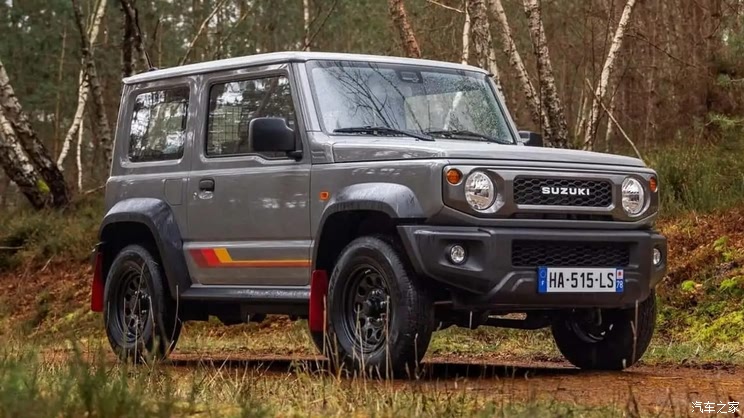 Suzuki Jimny вышел в лимитированной версии 55th Anniversary Special Edition за 2,6 млн рублей