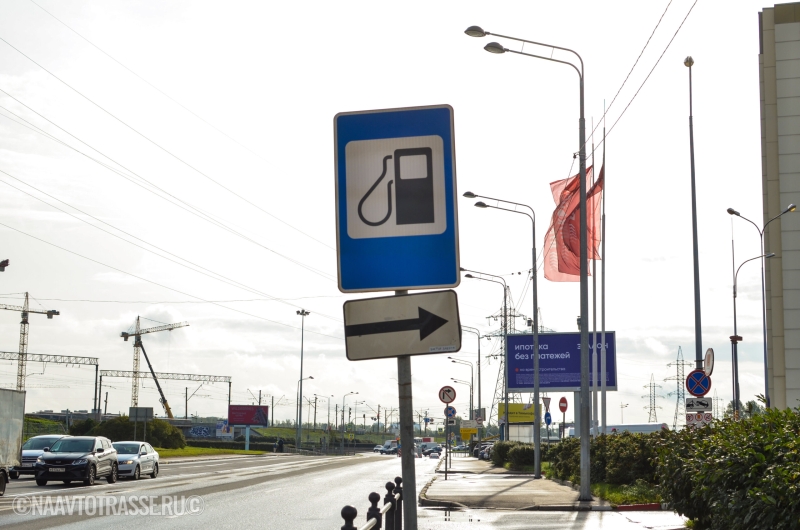 Заправщик рассекретил способ, как заставить очередь на АЗС двигаться быстрее