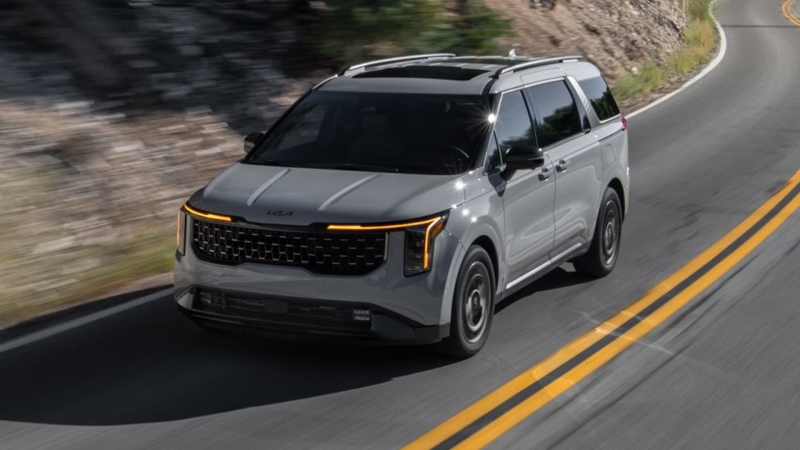 Гибрид Kia Carnival Hybrid неожиданно стал хитом продаж Kia в 2025 году
