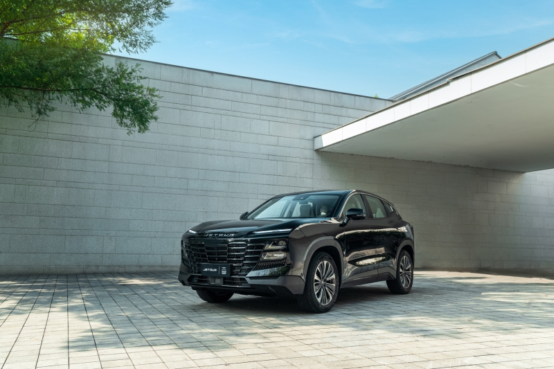 На российском рынке подешевели два кроссовера Jetour: скидки достигли 200 тысяч рублей