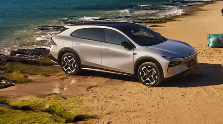 Начались продажи нового кроссовера Xpeng с искусственным интеллектом. Сколько он стоит