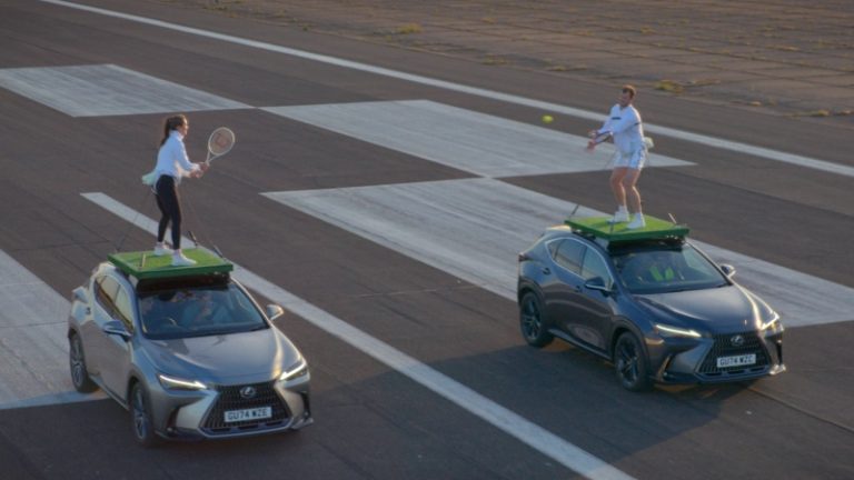 Необычный рекорд от Lexus: в теннис сыграли прямо на крышах движущихся кроссоверов NX