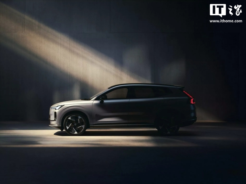 Volvo XC70 2025 начнут продавать уже в августе