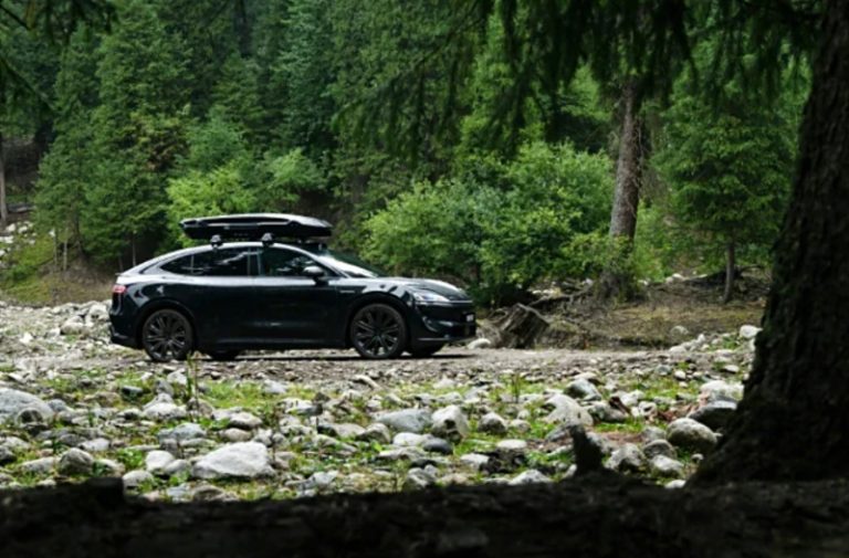 Luxeed R7 2025: представлена версия Black Edition