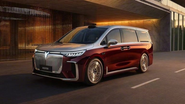 Обновленный Voyah Dream, который есть в России, обновился в Китае. Сколько он стоит