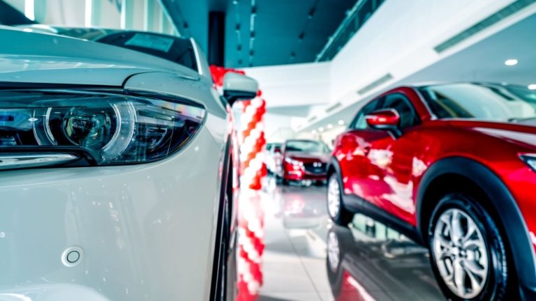 Россияне вновь ринулись покупать автомобили: прогнозы дилеров на август