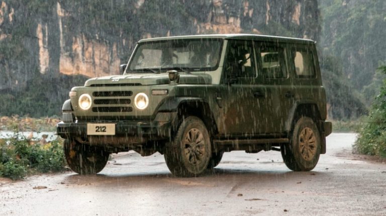 Слово за слово: «китайский УАЗ» получил мультимедиа на русском