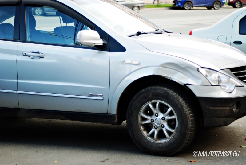 В автосервисе назвали самые простые способы устранения мелких сколов на кузове машины