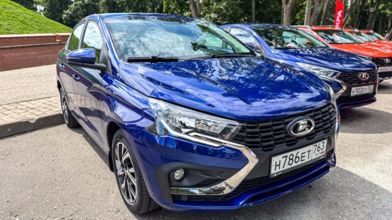 Названы самые дешевые автомобили в России в октябре. Список из 10 моделей