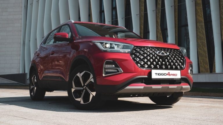 В России внезапно подешевел самый доступный кроссовер Chery. Сколько он стоит теперь