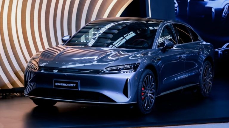 Exeed представил новый флагманский седан, который может появиться в России