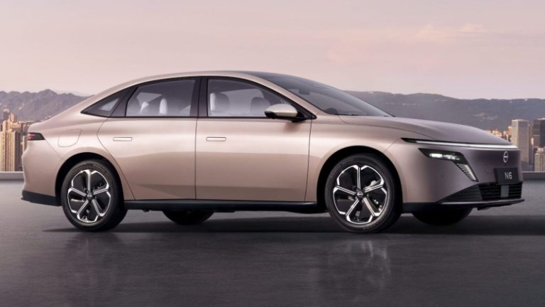 Новая «Теана» и первый подключаемый гибрид: рассекречены две новинки Nissan