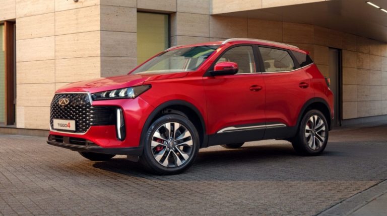 Популярный кроссовер Chery начали продавать дешевле «Лады». Сколько он стоит