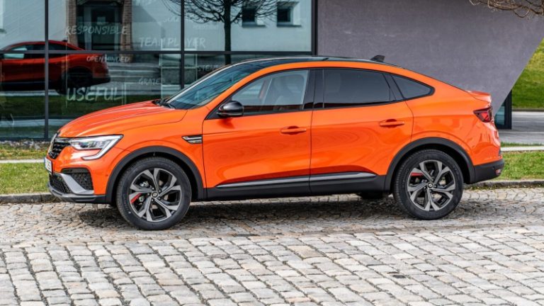 В продажу вернулся привычный Renault, который выпускали в России. Он стоит дешевле «китайцев»