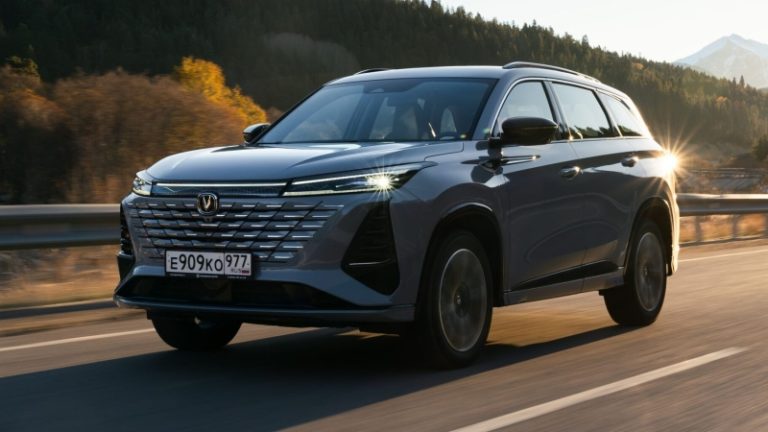 В России подешевел кроссовер Changan CS75 Plus. Сколько он стоит теперь