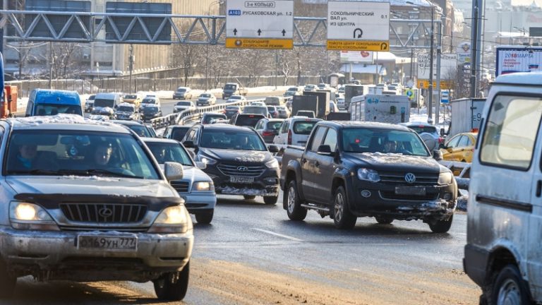 До штрафа считанные дни: кому в России нужно срочно заменить водительские права