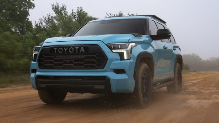 В России начали продавать самый «неубиваемый» автомобиль в мире. Сколько он стоит