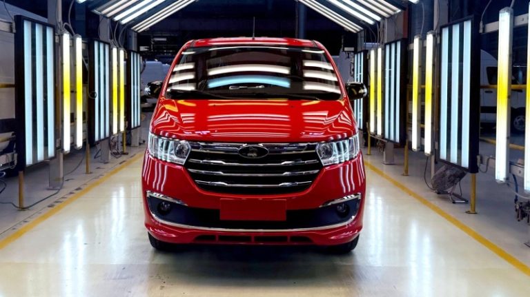 В России открыли предзаказ на новый недорогой отечественный автомобиль для семьи. Сколько он стоит