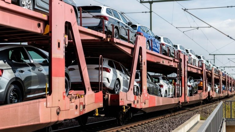 Названы автомобили Volkswagen, которые чаще всего привозят в Россию по параллельному импорту