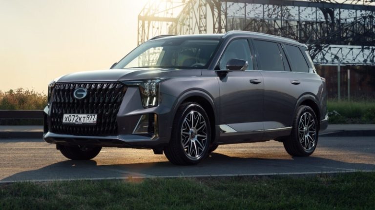 В России неожиданно подорожали почти все модели GAC. Сколько стоят кроссоверы GS4 и GS8, седан Empow и минивэн M8