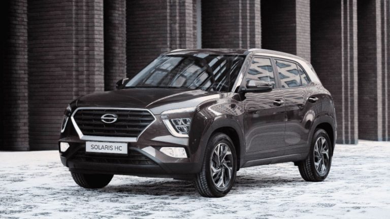 В России резко взлетели цены на автомобили Solaris. Сколько стоят российские аналоги Kia и Hyundai