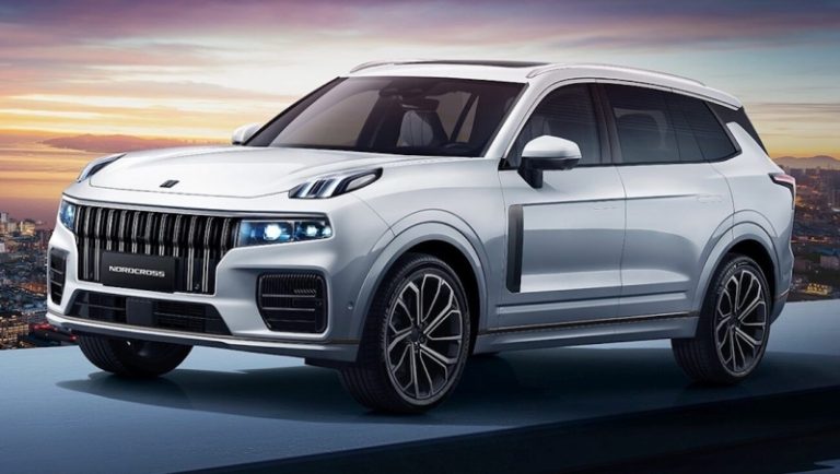 В России внезапно подорожал семейный кроссовер на платформе Volvo. Сколько он стоит теперь