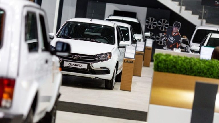Как купить новый автомобиль «Лада» без наценок и переплат. АвтоВАЗ раскрыл три верных способа