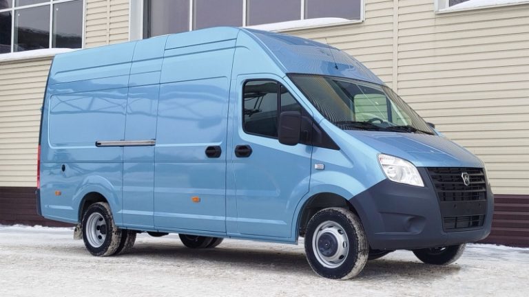 Почти цвет «Тиффани»: коммерческие «ГАЗели» начали красить в новый серебристо-синий оттенок