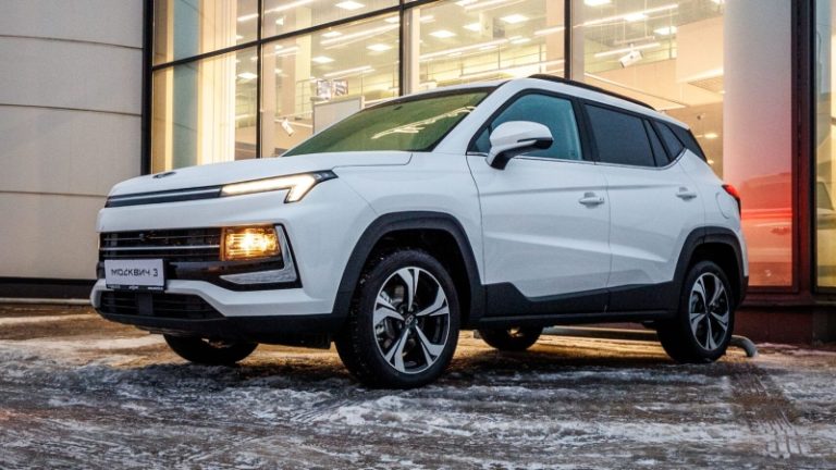 В России неожиданно подорожал самый дешевый кроссовер «Москвич». Сколько стоит «Москвич 3» теперь