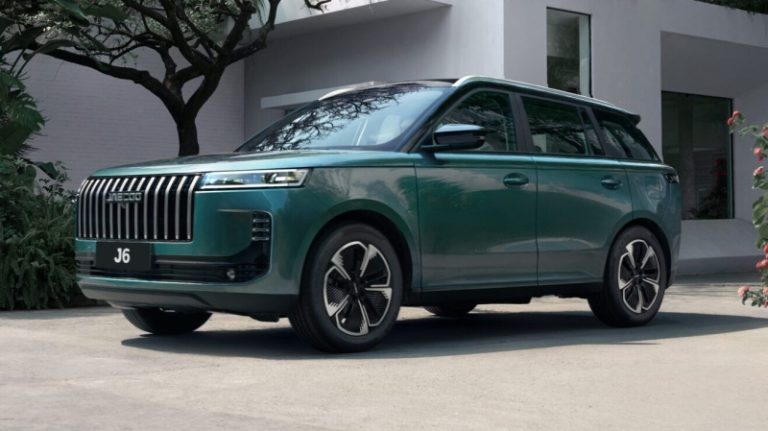 В России появился новый недорогой кроссовер Jaecoo, в котором можно возить животных. Сколько он стоит