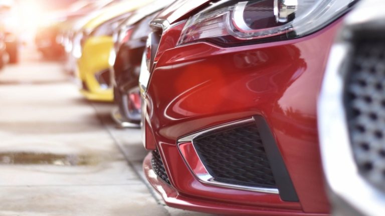 Названы самые популярные цвета автомобилей, которые россияне берут в лизинг